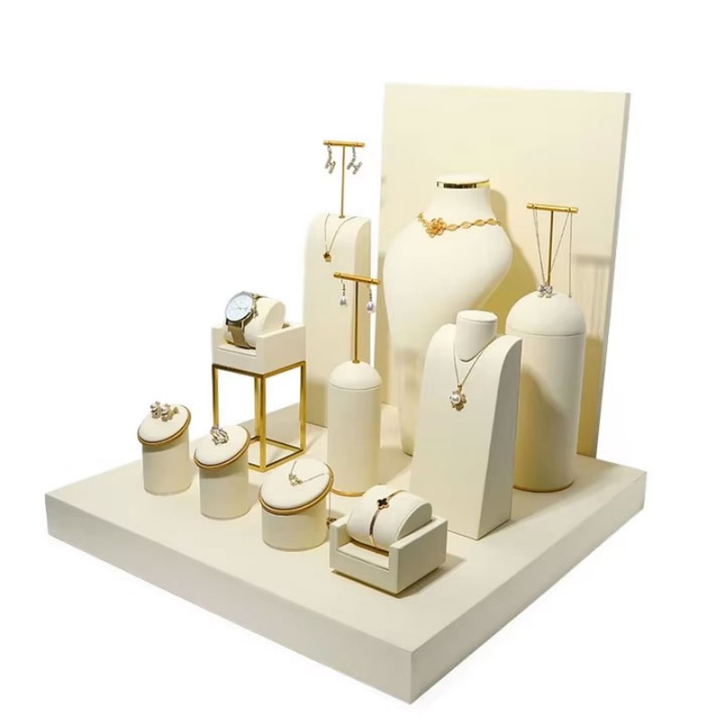 news-blog-45-angela-2026-4-23-jewelry-counter-display-2.jpg